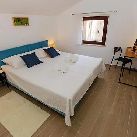 Alojamento de Acomodação e Pequeno-almoço Old Town Rab Rab Town