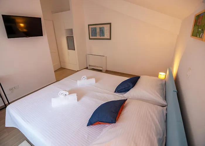 Old Town Rab Couette-café Rab Town